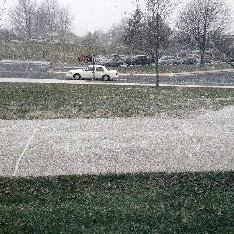 ChrisReeceWX's tweet photo. it's snowing??? Oops, did I forget to forecast that??? #weathermanprobs http://t.co/dxlxTsY0ns