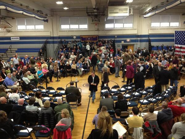 DanielRadelAPP's tweet photo. So far the early count is 300 people for Christie Town Hall in Manasquan. But there are still over 100 waiting http://t.co/b0z9WuFxfU