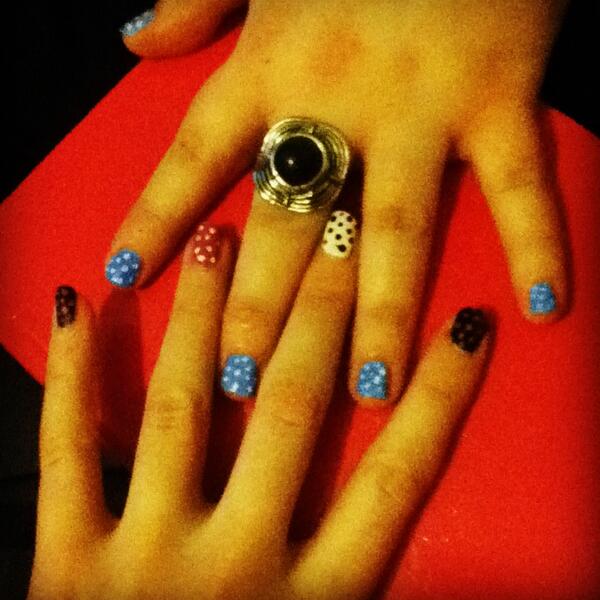 GemmaDipalma's tweet photo. me and sam playing with nails! #nails http://t.co/MoB2A7SSS7
