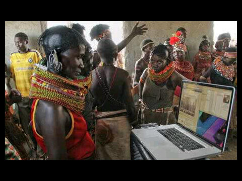 __Abdulmaleek's tweet photo. Kenyans taking turns to twitfight Nigerians with one Laptop https://t.co/k2aoYZuwHD #KenyansVsNigerians