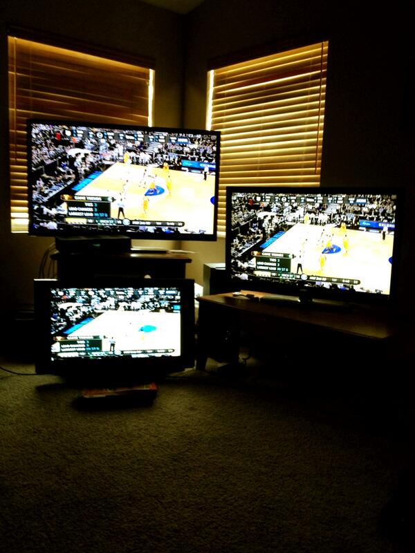 AaronHabe's tweet image. Set up for the day, Ready to go! #marchmadness #3TVs