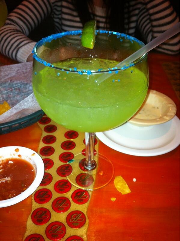 liviawhitfield's tweet image. Heres to Spring break!! Woo💪 woo💪 woo💪!!! 🍸😏😝 #donewithclasses  #offdayfridays #sb13 #margggggs