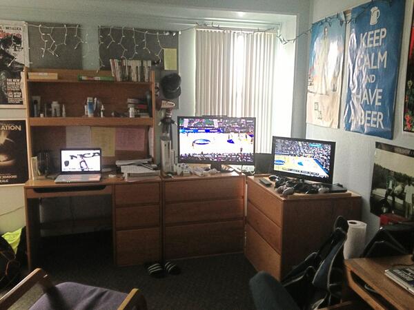 J_Gls93's tweet image. Soo much madness! #marchmadness #HailtoPitt #3tvs