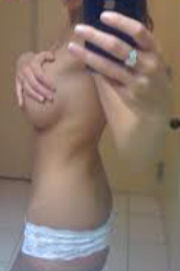 RealMeanGirls1's tweet photo. "This disgusting thot Lizzy sent this to her best friends man." What a hoe. ~Regina(; http://t.co/C0563hy2pD