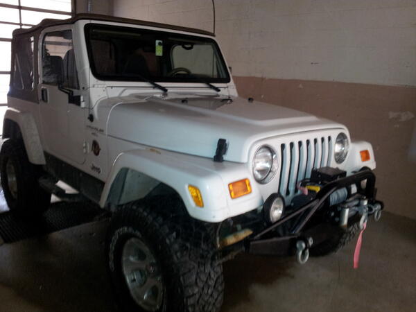 AlexSwaggs71's tweet image. Washing my buddies jeep with him. #saltyroads