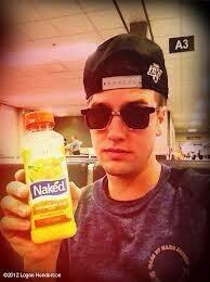 wearefalling's tweet photo. #MyBTRMemory when logan posted this saying "love getting naked in the morning" ..I thought it was a pic of him naked http://t.co/C2fbsYZyiQ
