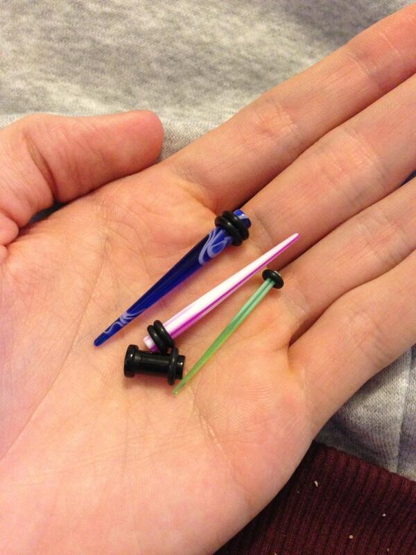 arrondaviies's tweet photo. Still got these from time ago #OnlySmall #EarStretchers http://t.co/kPCu0yvQXH