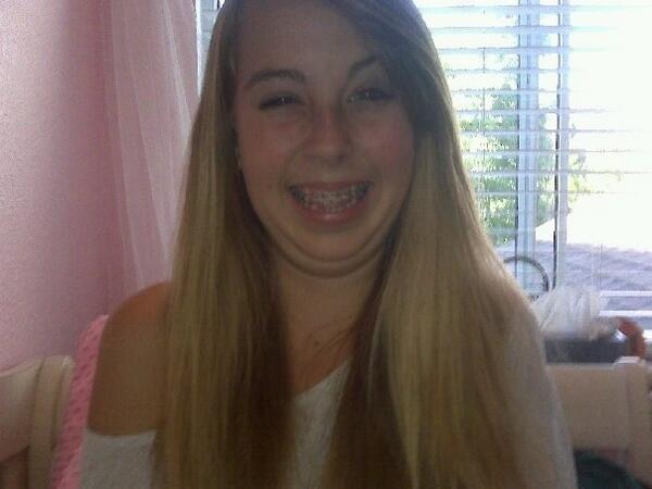 AnsleyNiezen's tweet image. Throw Back Thursday. Practicing for 7th grade pictures 😂😂😂 #iwasweird