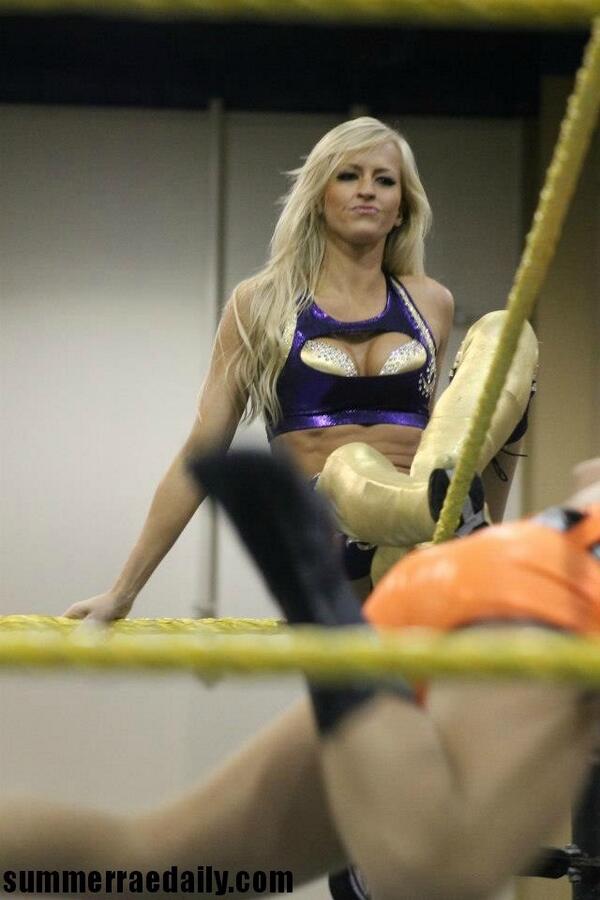 fauxingsummer's tweet photo. Emma, your ass is in the way. @AussieEmmaNXT http://t.co/3d6iRNmCMp