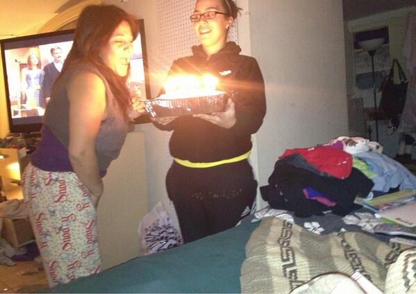 _josieee's tweet photo. When @ShainaRozay surprises my mom with a cake ☺😊😘 http://t.co/FM7sb1MLgs