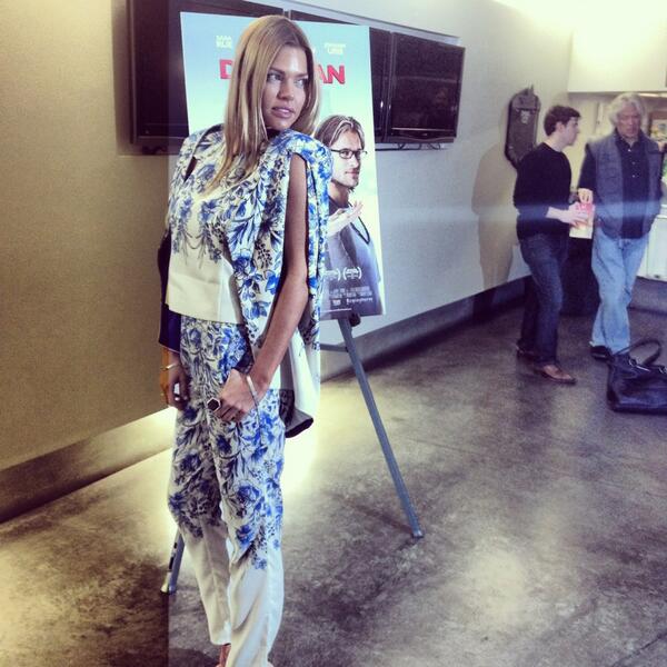 sophiemonk's tweet photo. At the premier of my movie @DorfmaninLove xx http://t.co/vms6jtg4ri