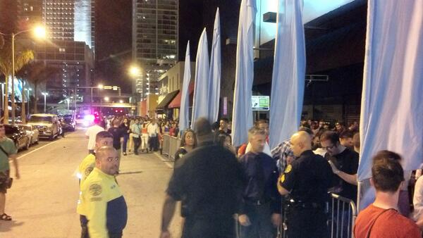feddelegrand's tweet photo. Crazy line at @clubspacemiami #edm #mmw2013 #wmc http://t.co/0nUbGj0II6