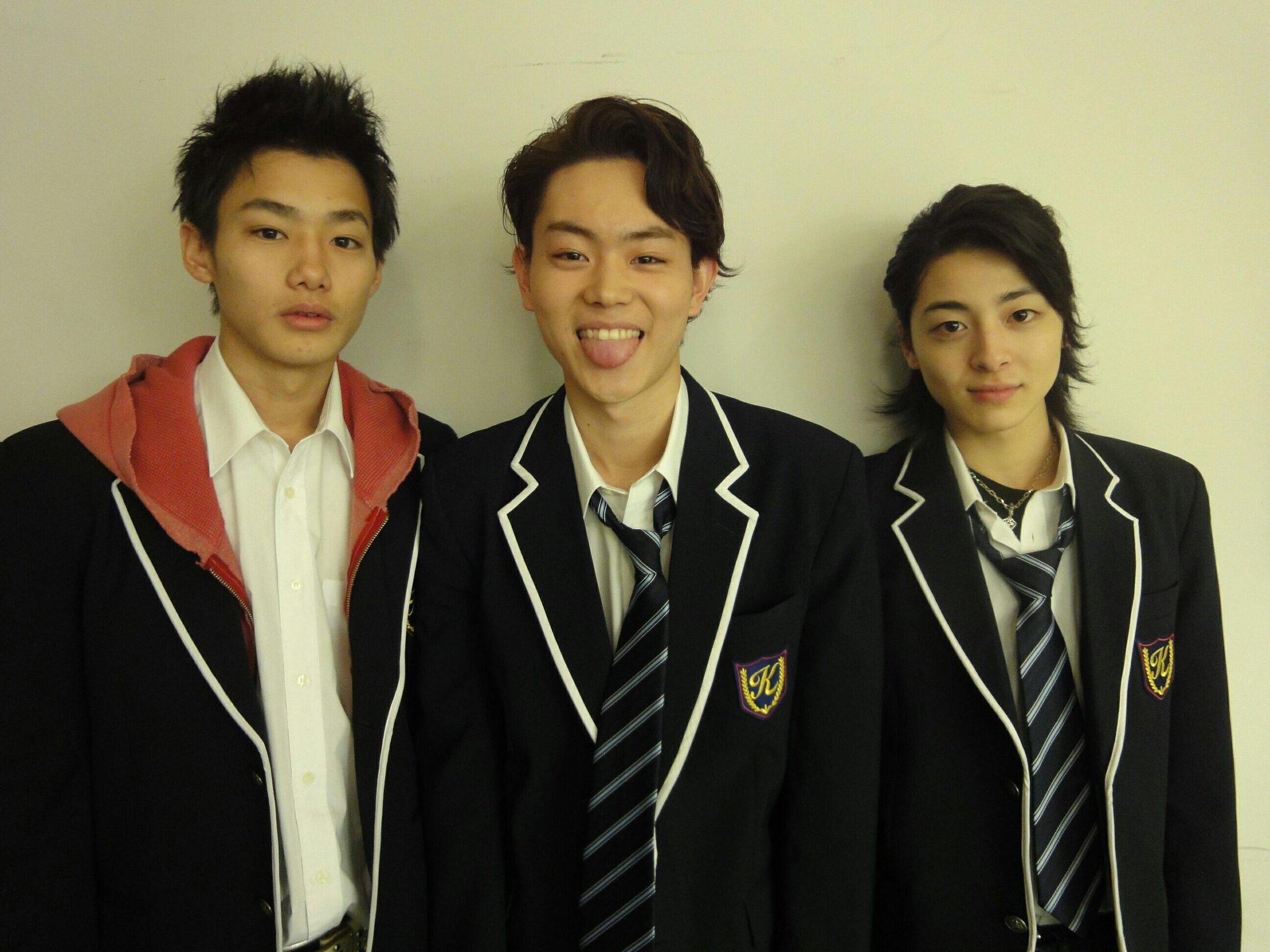 35歳の高校生 公式 3年a組のやんちゃな3人組を発見 左から野村周平くん 菅田将暉くん 高杉真宙くんです 撮影は順調に進んでおりますよー O もうすぐ全員集合の教室セットです Http T Co Bxxts9na4d 35歳の高校生 公式 3年a組のやんちゃな3人組を発見 左から野村周平くん 菅田将暉くん 高杉真宙くんです 撮影は順調に進んでおりますよー O もうすぐ全員集合の教室セットです Http T Co Bxxts9na4d