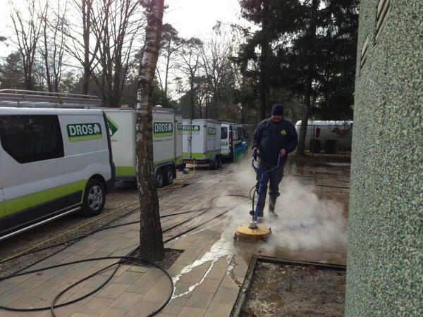 drosschoonmaak's tweet photo. Het mooie recreatieterrein van Lierderholt zomerklaar maken... http://t.co/7I1yhxj2E2