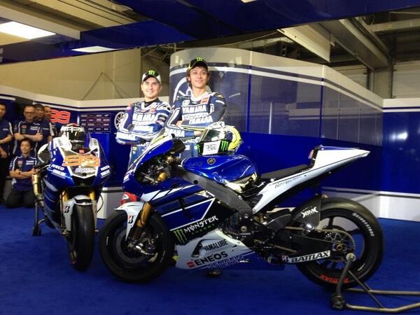 MotoGP's tweet image. Via @MediasetMotoGP: Jorge @lorenzo99 &amp;amp; @ValeYellow46 show off their new bikes in #Jerez. Photo: @ASMELACHERCOLES