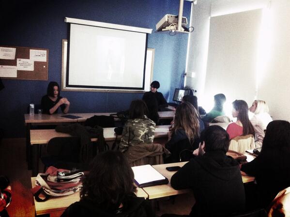 esi_valladolid's tweet image. Genial @fely_campo en @laescueladiseno hablando de sus inicios. Wow! #clusterdesign