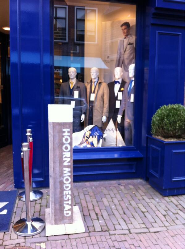 #hoornmodestad Wie komt zich morgen scheren bij Schutz Mannenmode? De barber is er vanaf 11 uur!