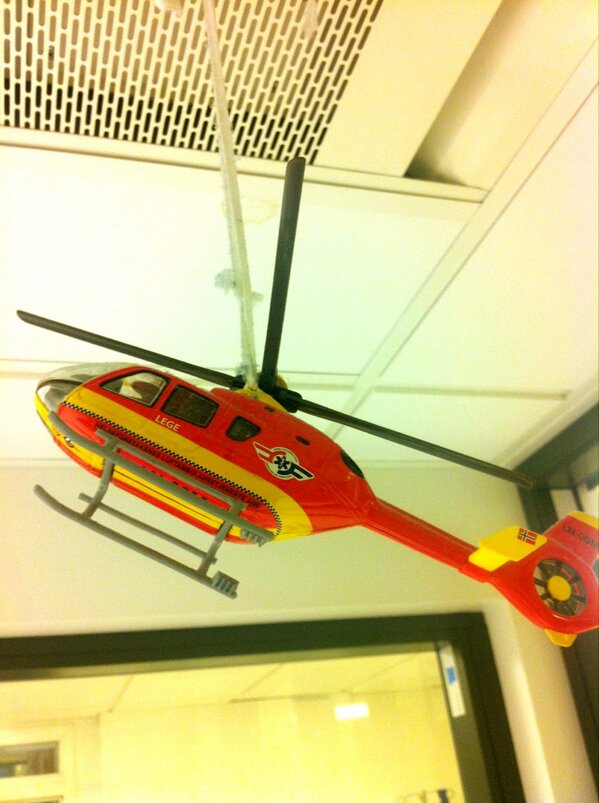 maja's tweet photo. @advenakatt Jeg har et helikopter på jobb du kan få se på, dårlig erstatning for SeaKingen men likevel.. http://t.co/gNVCliPWfQ