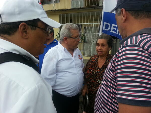 Compartiendo con los otros miembros del partido en el Instituto Nacional. #PrimariasPRD <a href="/radiopanama/">Radio Panamá</a> <a href="/PRDunido/">PRD Unido - Panamá</a>