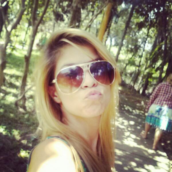 _annacarolinnaa's tweet photo. Poe tua armadura e vai ser feliz vai, deixa o resto... @_annacarolinnaa http://t.co/pwQ0xepd0q