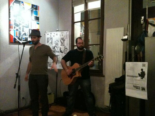 lincompreso's tweet photo. @SuiGeneris_To loro cantano per e per colpa delle bionde:) http://t.co/6sXPHe9sQi