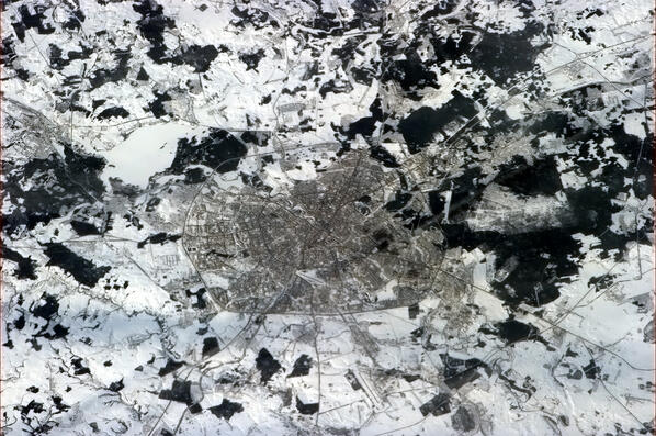 112by's tweet photo. RT @Cmdr_Hadfield
Success!For months we tried to get a clear photo of Minsk, Belarus, hometown of crewmate O.Novitsky http://t.co/Nq6btyn3tT