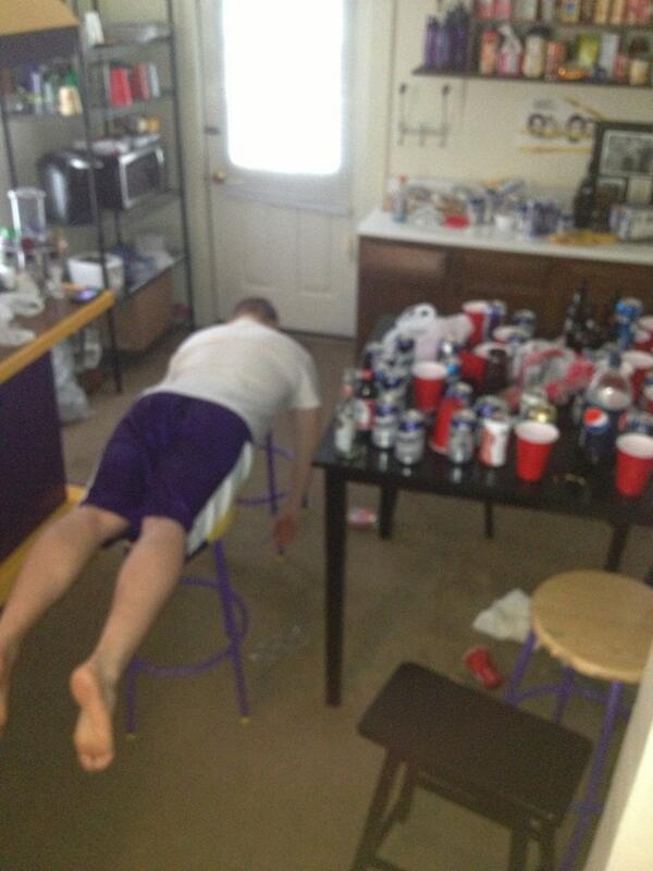 ChucklesBar's tweet photo. College http://t.co/KEljolpiKY