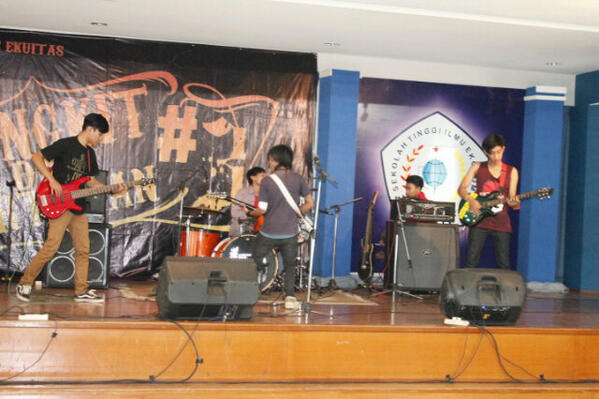 FirstAndLastBDG's tweet photo. Perform at STIE Ekuitas @UKMBANDEKUITAS present #BANGKITDANBERTAHAN3 http://t.co/mI97qtr6ch