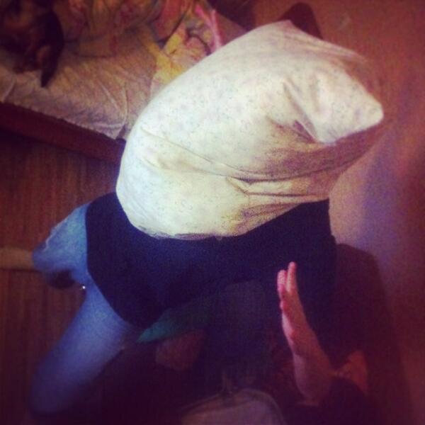 amphek's tweet photo. как так синить http://t.co/fEPzLMtO85