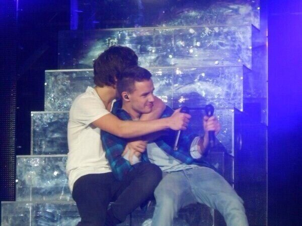 1DKansasKJS tweet picture