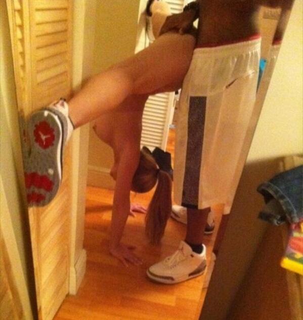 toprankwomen's tweet photo. #SnowBunnySunday &amp; #WhiteGirlWednesday is for White Girls that are #TeamBlackBoys 👉 http://t.co/CjtKY6YGSG