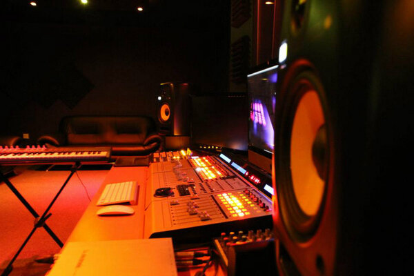 tkay_yxya's tweet photo. Going to be back in my zone soon!!! Can't wait!! #Team1Sound @Rah_iAMSTUDiO http://t.co/beQkDblBQv