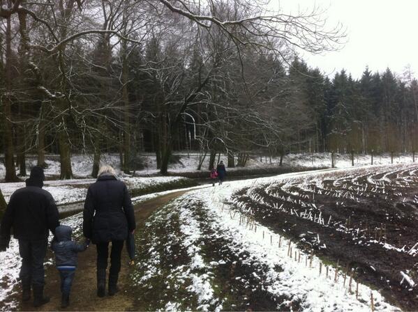 DannyIkink's tweet photo. Bij de #Haarmühle lekker in de sneeuw gelopen. Mooie omgeving bij #Buurse de grens over. http://t.co/AcK4jJEJm0