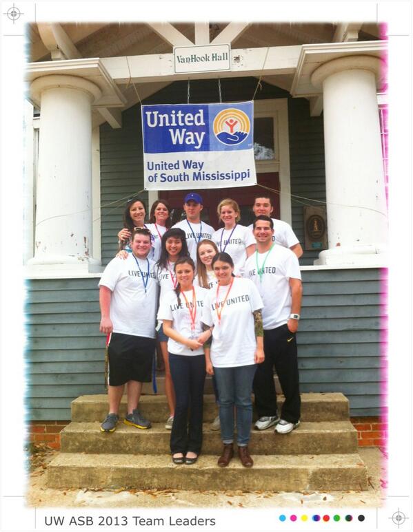 UnitedWay's tweet photo. Getting ready 2 HeadOut 2 the opening #UnitedWayASB #UWSM ceremony! A shot of all TeamLeaders! #ASB2013 #LIVEUNITED http://t.co/LarVropyLv