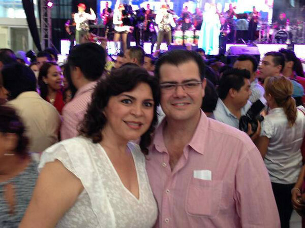 RaCaZu's tweet photo. @IvonneOP y @ramonpoog2013 se reúnen en el Puerto de #Veracruz
http://t.co/y7jBr5DeYr
@CCQ_PRI @ericklagos #PRI http://t.co/0lkVJqd3OR