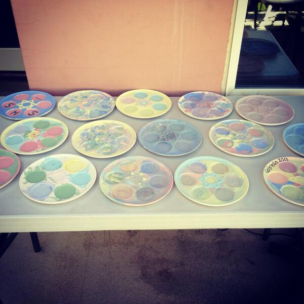 PJLibraryLV's tweet photo. #paintingforpassover #pjlv #sederplates http://t.co/AHhcECfrlf