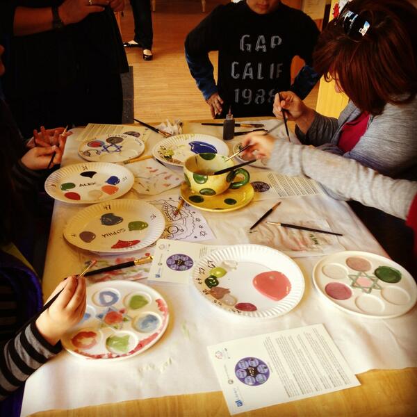 PJLibraryLV's tweet photo. #pjlv #paintingforpassover #sederplates http://t.co/EGo4otjkvQ