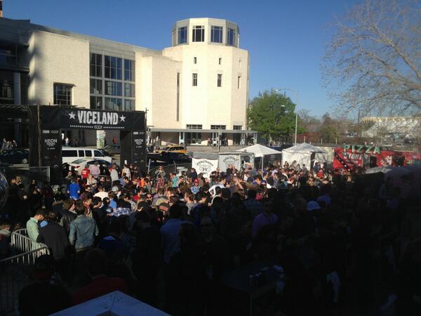 MediaComUS's tweet image. Packed out BBQ at #viceland with all our friends @GroupMWorldwide #sxsw #MCSXSW