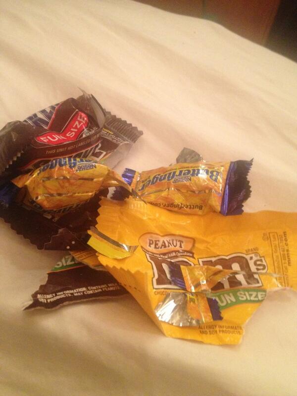 GingerAleMiller's tweet image. #SevenTwoNine 
Eating candy