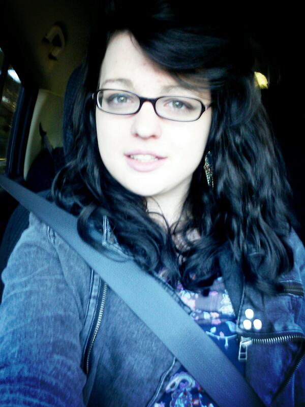 Ashley (VintagePointArt) Twitter