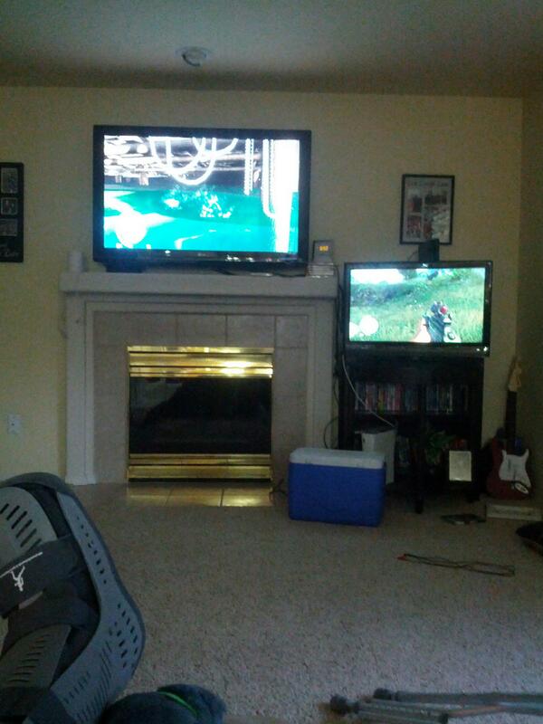 mitchtopping's tweet image. Logging some major #Farcry3 hours with @dolly_lama83 ... #handicappedproblems #outposts #kony