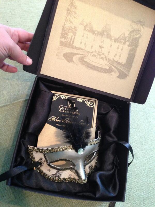 EventologyKelly's tweet photo. Talk about an AMAZING invitation! Stunning! http://t.co/ZWHhHqunAX