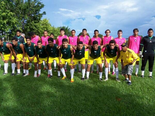 Thiaguiinhoo7's tweet photo. Amistoso ontem em itapuã ! #scgenus #soccer #life #profissional http://t.co/hqxz0zoQg3