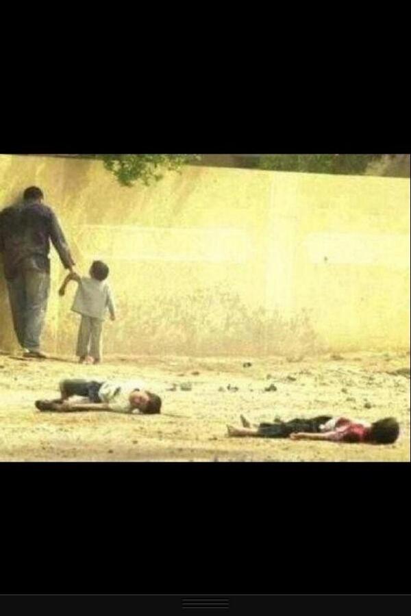 busaad55's tweet photo. #سوريا لم يستطع ان يرى اولاده قتلى  فأخذ ولده الثالث فجعل وجهه مقابل الجدار وبكى  صوره عن الف  صوره

http://t.co/n8iI52Gt8T