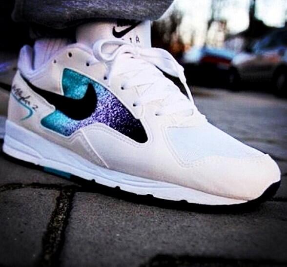 LJAHarris's tweet photo. “@MyKicksUK: Happy Monday trainer lovers... http://t.co/HldGKYlpfP” WANT!!