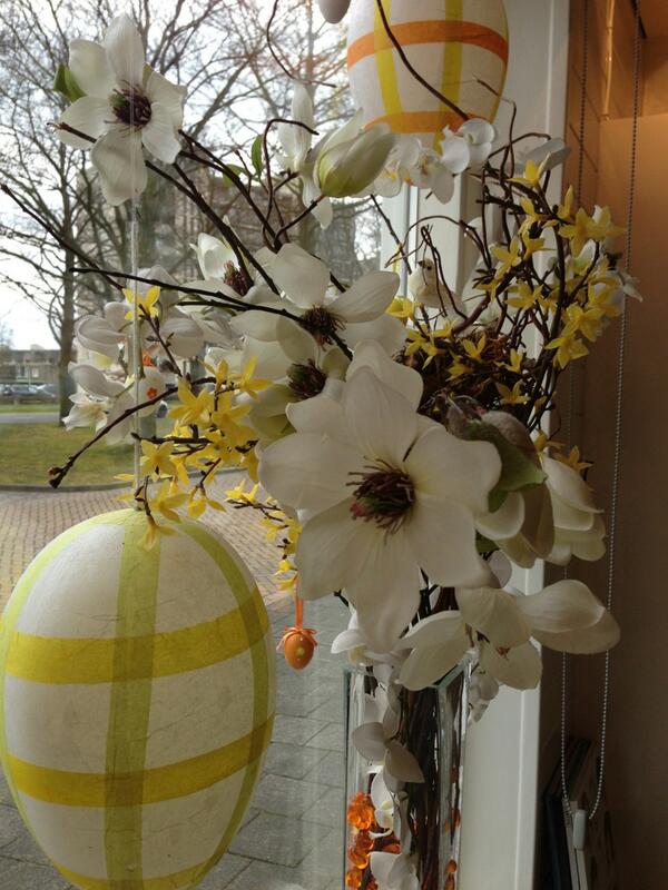 Zo de PAAS ETALAGE  staat er weer in!