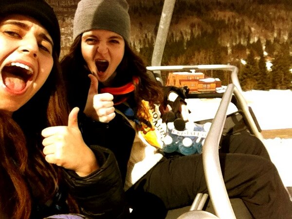 ClaraJaoui's tweet image. Sur le télésiège hamdoulila #campsdhiver #eeif #skiasme @EvaBromberg