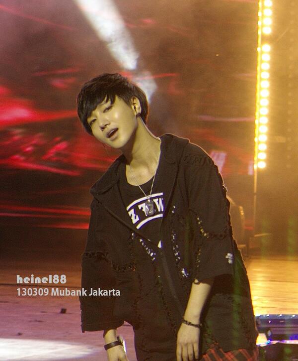 StalkerSonNaeun's tweet photo. Mengoda iman(?) *Q* @SJBaseCamp_RP: Matanyaaahhh http://t.co/UA1A9RBH7M