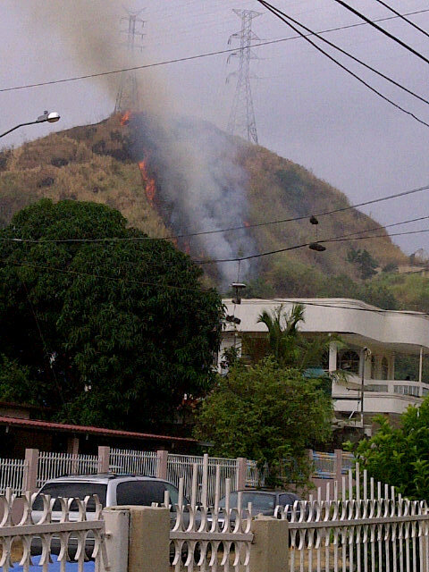 yoilindelcarmen's tweet photo. @tvnnoticias @CastaliaPascual @limyueng cerro en los andes2 cerca de antenas http://t.co/3mPFMTK0bH