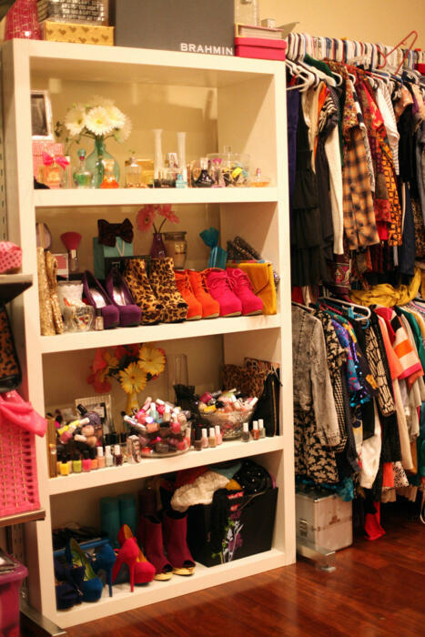 OogVoorMode's tweet photo. Retweet als je uit deze kast wel iets zou willen pakken! http://t.co/N7QuM2FF8I